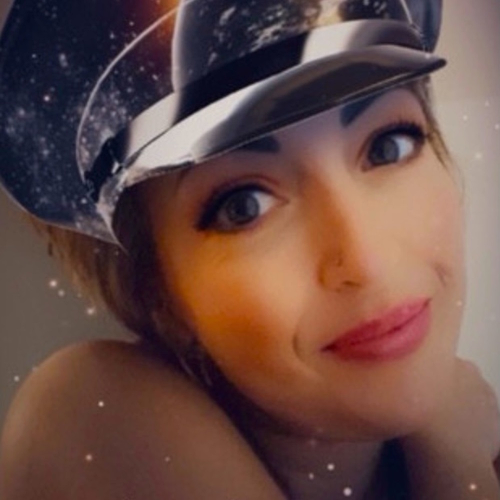 Meet your Posher, Eva